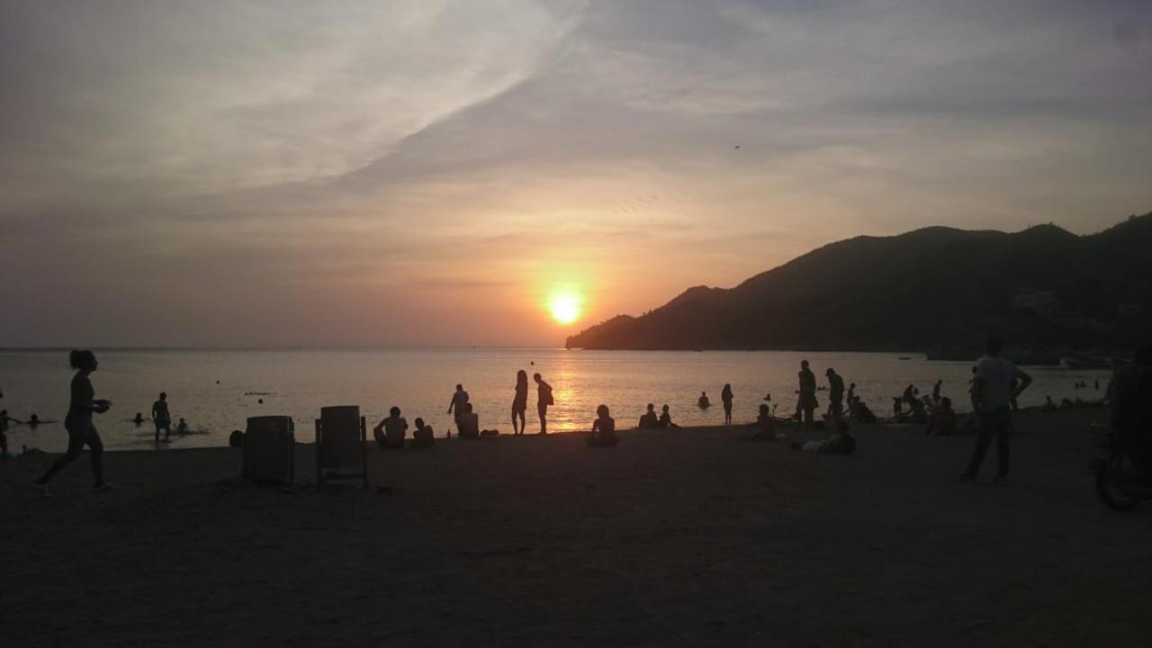 El Garaje Hostal Taganga Esterno foto